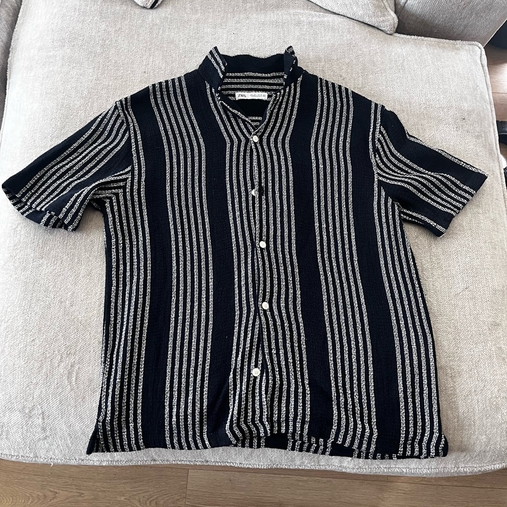 Zara Knit Button Up Camp Shirt Mens Medium Black White SS Stripe